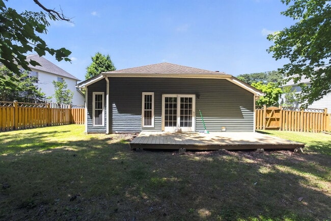 Building Photo - 47950 Mayflower Dr