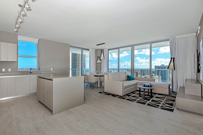 Building Photo - 4010 S Ocean Dr