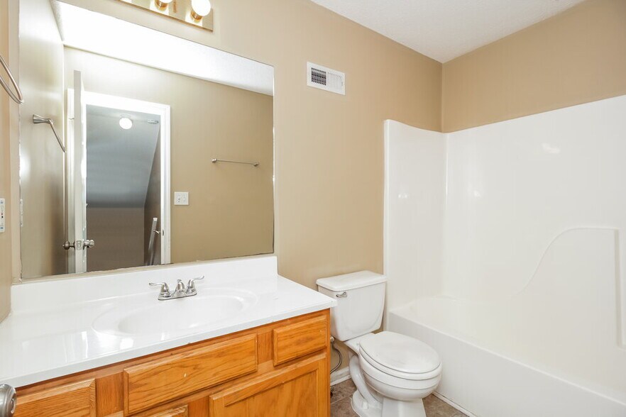 Building Photo - 1531 Wembley Dr