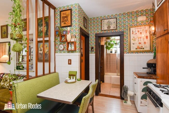 Building Photo - 2819 W Shakespeare Ave