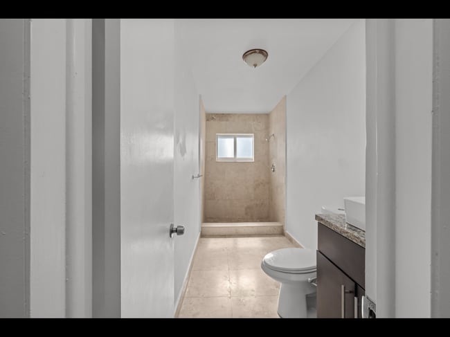 Building Photo - 2133 NE 56th Ct