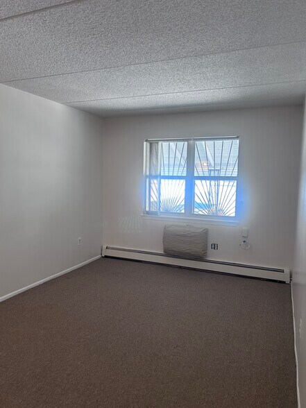 Building Photo - 57 Menahan St