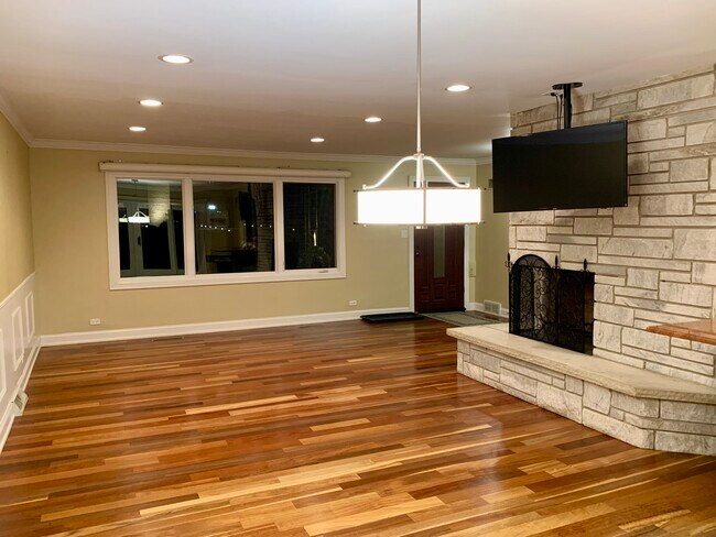 Building Photo - 11 Woodridge Dr