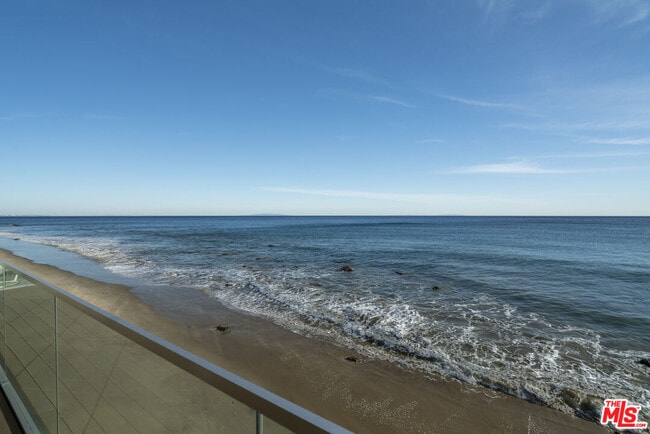 Building Photo - 27002 Malibu Cove Colony Dr