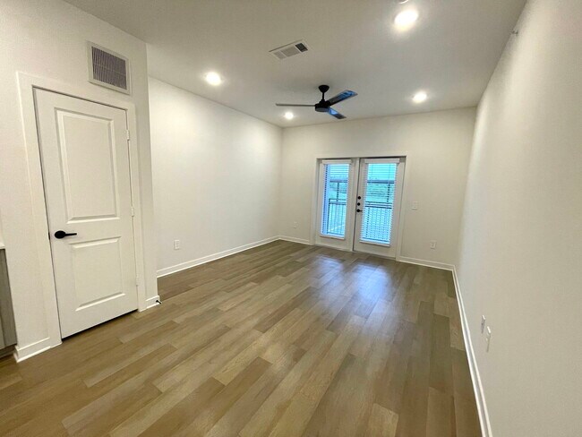 Building Photo - 601 Graham Dr