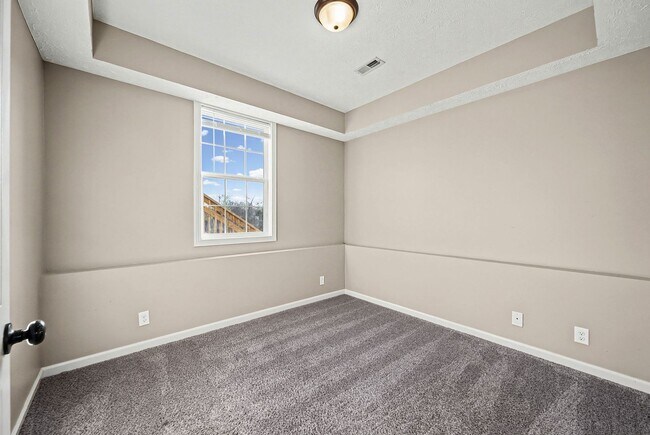 Building Photo - 1304 Freedom Dr