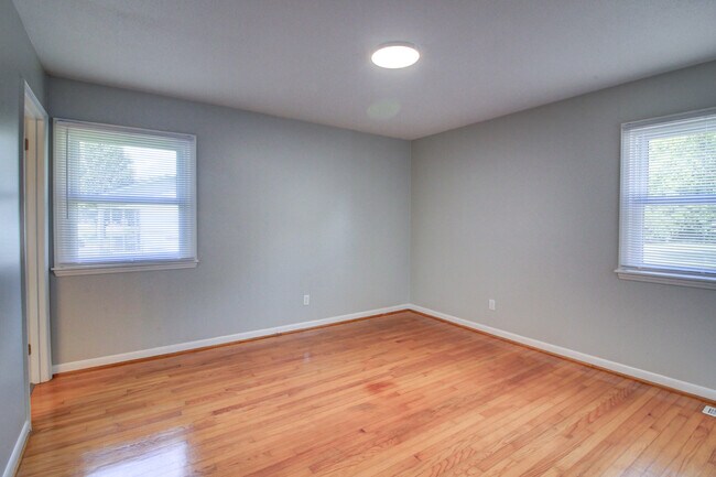 Building Photo - 105 Sandy Ln