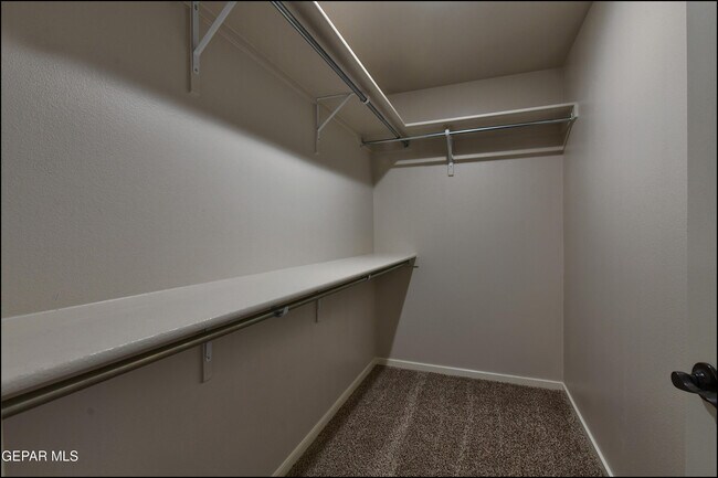 Building Photo - 516 Logwood Ave