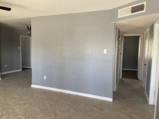 Building Photo - 8137 Staghorn Dr