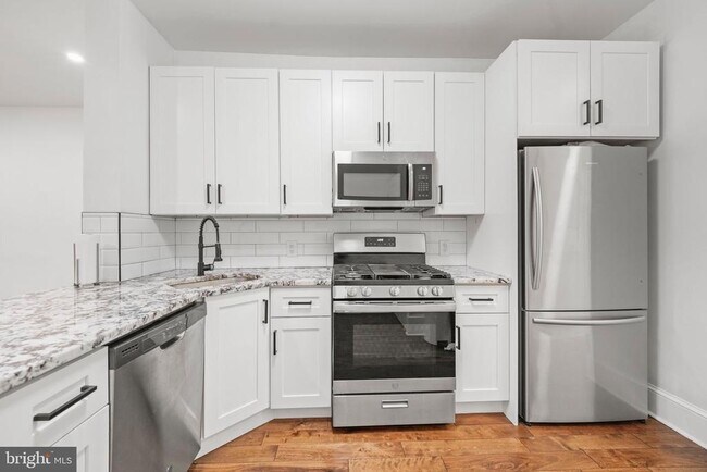 Building Photo - 5527 Catharine St