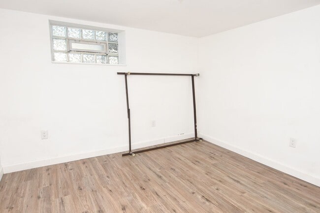 Building Photo - 5036 S Leclaire Ave