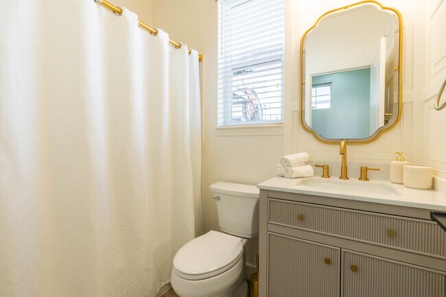 Building Photo - 1894 Pyramid Creek Dr