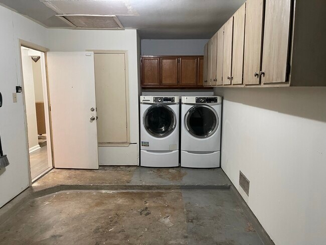 Building Photo - 10150 Woodtrail