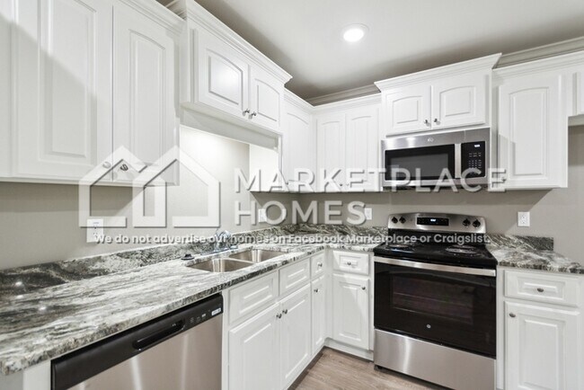 Building Photo - 814 W 21st St