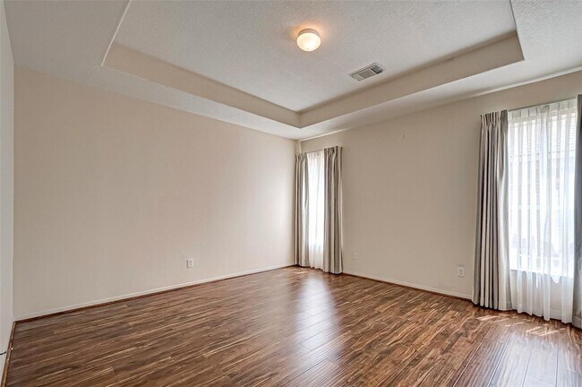 Building Photo - 15131 Live Oak Bend Way