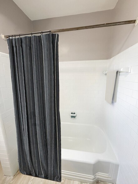 Building Photo - 4358 Shamrock Ave