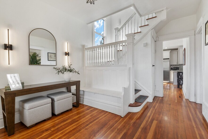 Building Photo - 1914 E Jefferson St