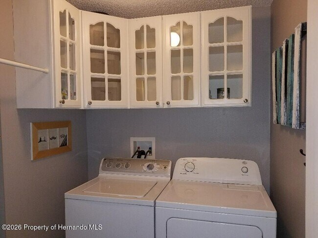 Building Photo - 6289 Freeport Dr