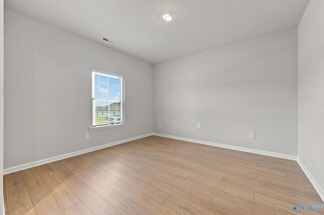 Building Photo - 7211 Holly Creek Dr SE