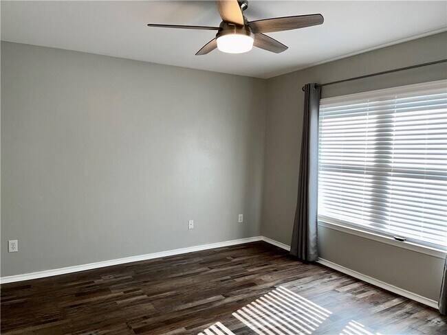 Building Photo - 1102 Keeshond Pl