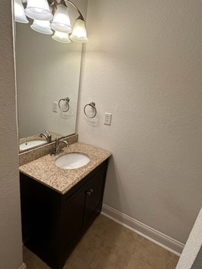 Building Photo - A quintessential Cape Cod retreat!