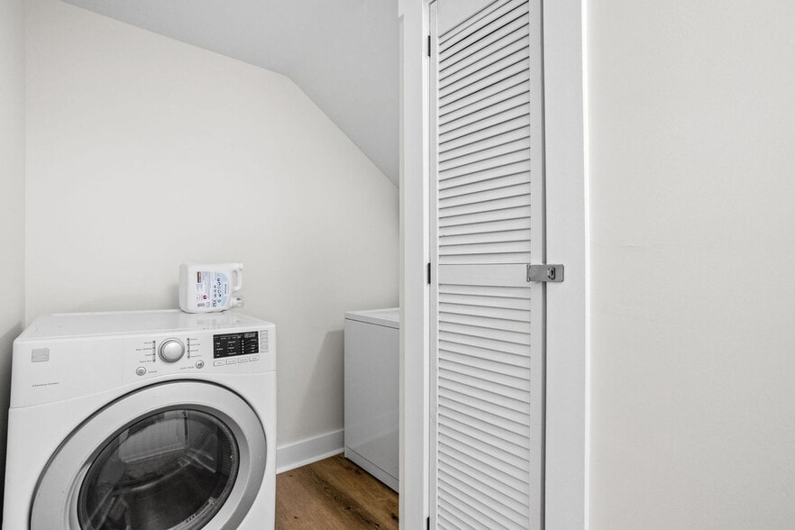 Building Photo - 844 Camp St