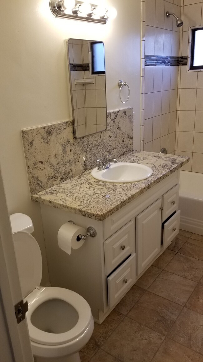 Building Photo - 7114 Haskell Ave