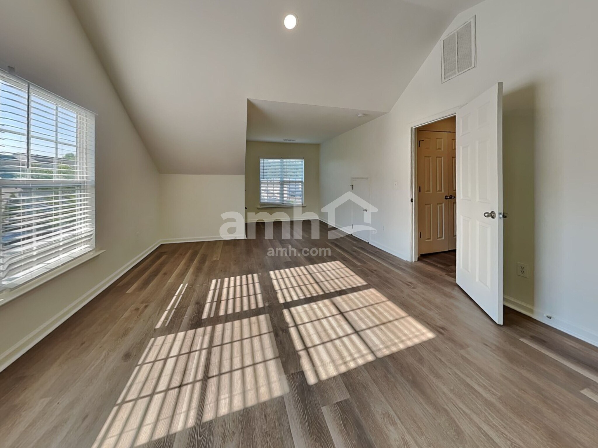 Building Photo - 415 Caperton Way