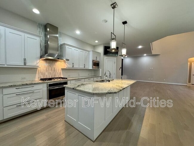 Building Photo - 6726 DeLeon St