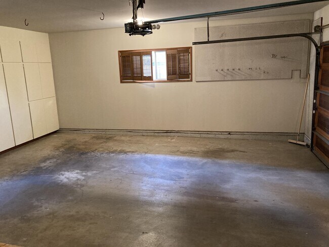 Building Photo - 7190 Los Verdes Dr