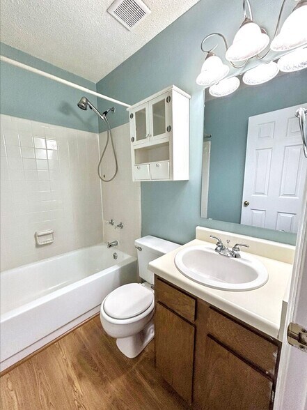 Building Photo - 1524 Township Cir