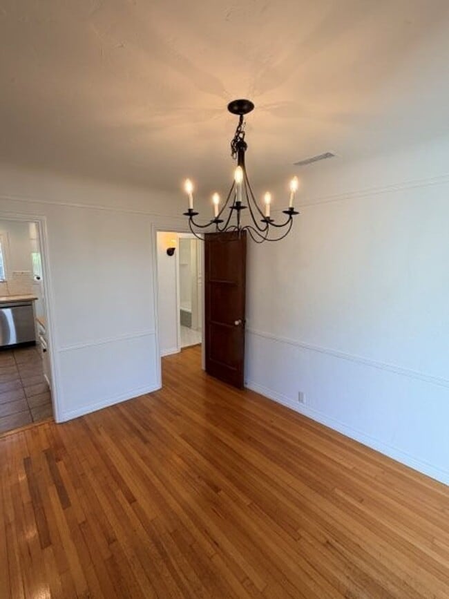 Building Photo - Pico-Robertson / Beverlywood 2 beds + 1.5 baths Spanish house PLUS Studio ADU  | Pool+Jacuzzi & e...