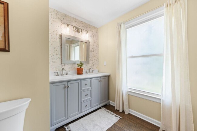 Building Photo - 3 Bedroom Furnished in Oldham County