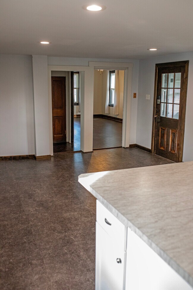 Kitchen - 4022 E Newport Rd