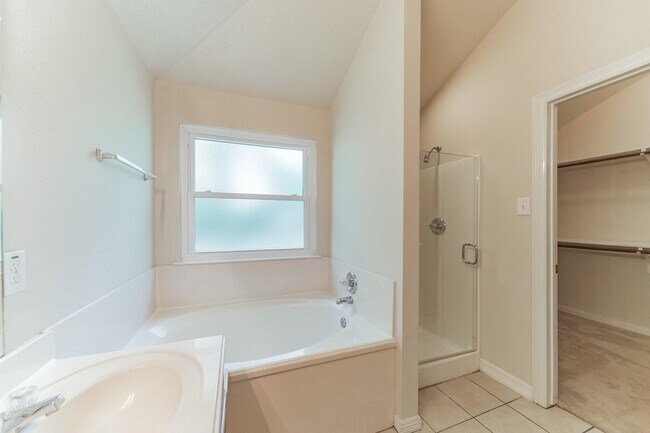 Building Photo - 519 Mesquite Dr