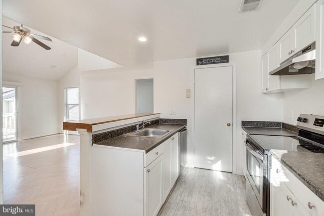 Building Photo - 4418 Pembrook Village Dr