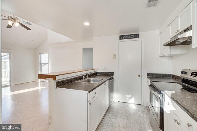 Building Photo - Elevated Comfort: Spacious Condo with Loft...