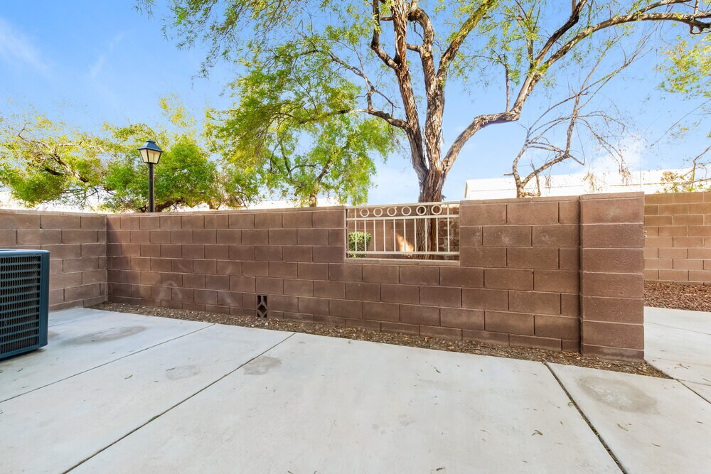 Building Photo - 3020 Sunrise Bay Ave