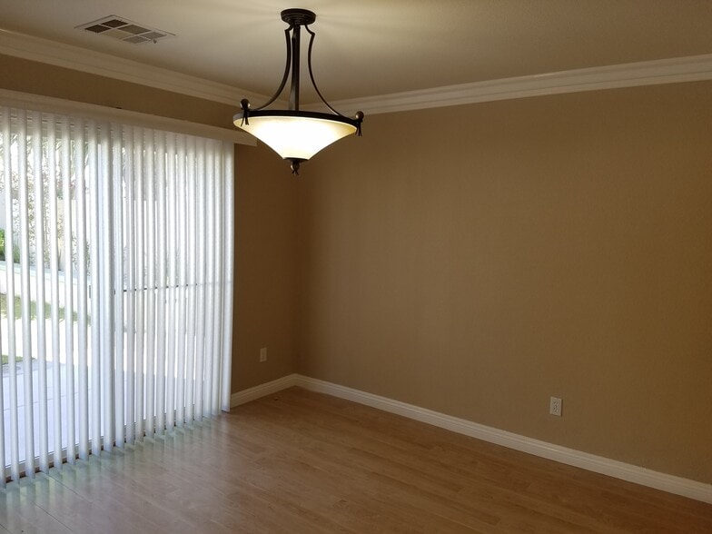 Building Photo - 9740 Powell Plateau Ct