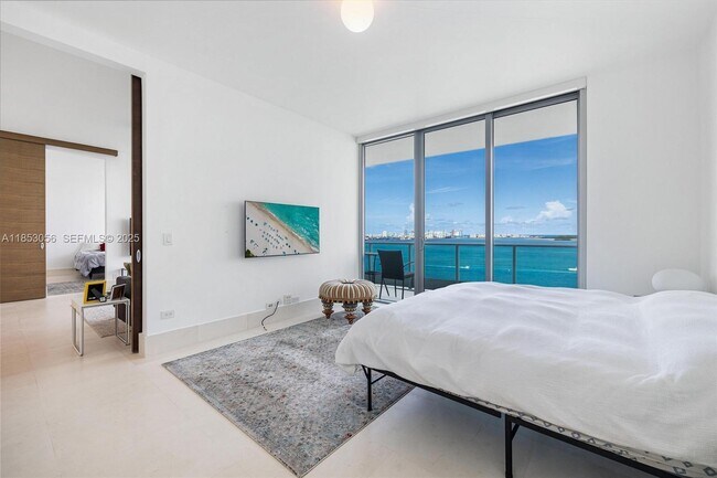 Building Photo - 1331 Brickell Bay Dr