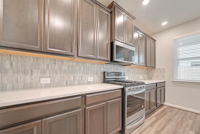 Building Photo - 1521 Beach Oak Dr