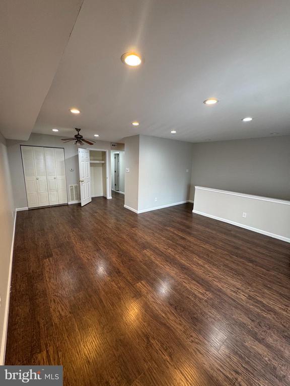 Building Photo - 9841 Northeast Ave