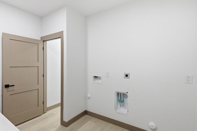 Building Photo - 2813 E St