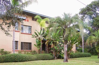 Building Photo - Spacious 2 bed 1 bath in Beautiful Park Lake /Higland neighborhood