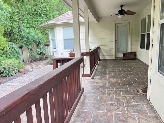 Building Photo - 42 W Foxbriar Forest Cir