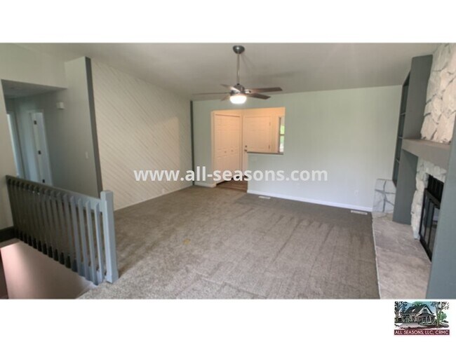Building Photo - Magnificent rancher with partially finishe...