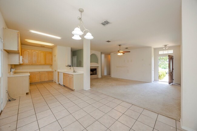 Building Photo - Great one story house with 3 bedrooms & st...
