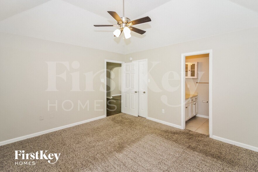 Building Photo - 4596 Fontaine Pl