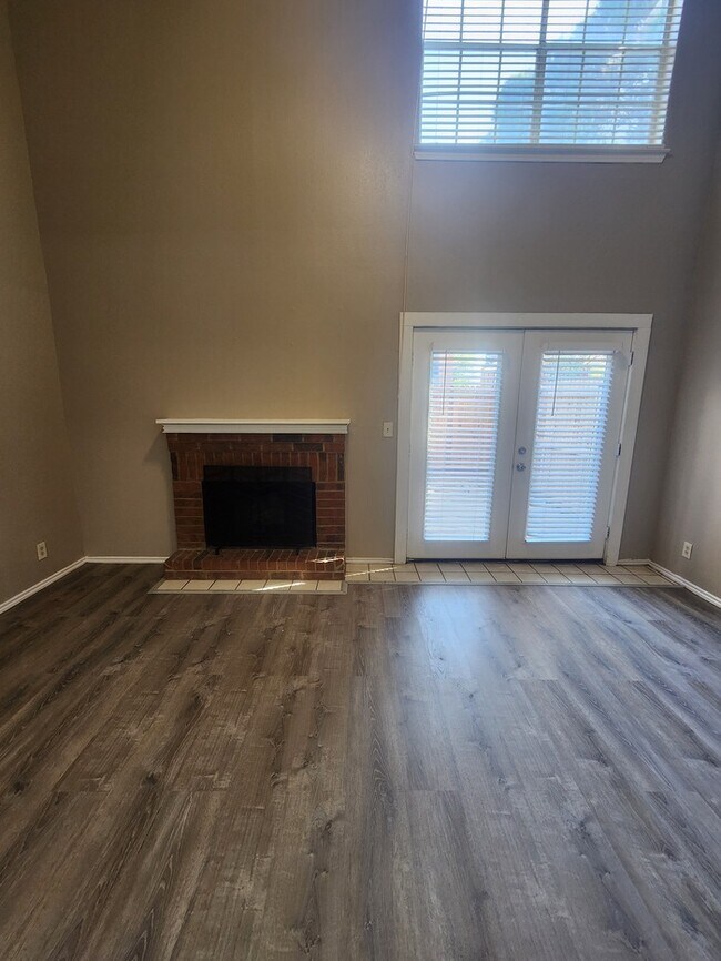 Building Photo - 1 bed 1.5 bath at Sagewood Condominiums, 2...