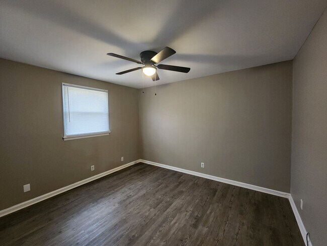 Building Photo - 145 Tandy Dr